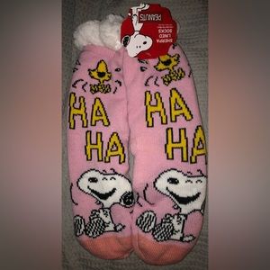 PEANUTS SNOOPY & Woodstock SOCKS soft & Warm sherpa faux-fur Lined 2022 NEW